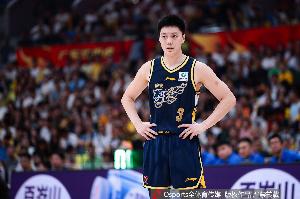 媒体人 ：膝伤让当打之年的胡明轩如此迷茫无助 真令人唏嘘