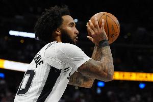 外线差距大！半场马刺三分15投7中 开拓者仅21中4