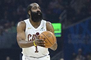 哈登：很多失误都是我自己造成的 接下来我一定会打得更好