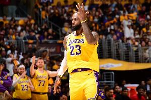 老詹：GOAT话题令人厌烦 你能同时喜欢我和MJ&而无需贬低任何一人