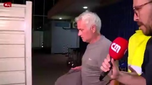 一言不发！记者追问与皇马传闻等话题，穆里尼奥沉默上车离开