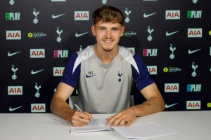 官方：热刺与19岁青训后卫詹姆斯·罗斯韦尔完成续约