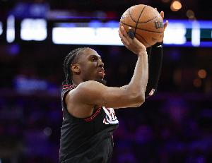 纳斯：我特别高兴马克西抢了10个板 他在领导球队方面做得很出色