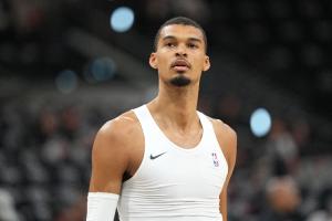 奥尼尔：文班是有史以来首个完美的现代内线球员 看他打球是享受