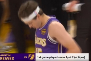 此前缺席9场！首节还剩5分43秒里夫斯替补登场 本赛季季后赛首秀