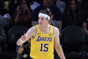 徐静雨：里夫斯是负作用 进攻粘球破坏体系&防守也是严重拖累