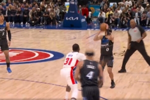 很顽强！布莱克外线开火三分命中 帮助魔术迫近比分