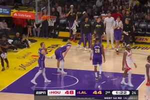 真是够乱的！谢泼德抢断斯玛特 伊森跟进上篮打停湖人