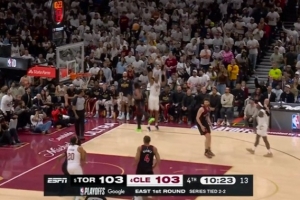 占得先机！泰森和莫布里相继三分命中 骑士完成反超