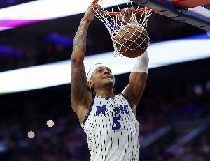 班凯罗单场砍下45+9+7 魔术队史季后赛首个45+5板+5助球员