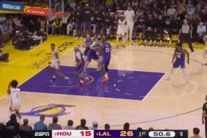 铁树开花！阿门埋伏底角接小贾巴里突分 三分球稳稳命中