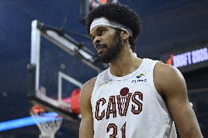 媒体人：阿伦在进攻端基本没威胁 不管谁防 他都拿不到球