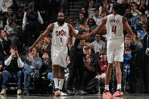 哈登：莫布里强势反弹表现出色 我们需要他继续这样发挥