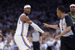 韦德：大部分球迷既不懂球也不懂裁判 只希望主队在吹罚上占便宜