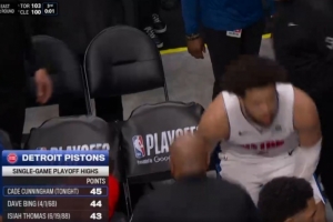 强！坎宁安45分创活塞队史季后赛单场新高 力压戴夫·宾&微笑刺客