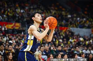 记者：徐杰血战40分钟&胡明轩回暖 萨林杰拉科双塔让广州措手不及