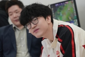 差距大了！Jiejie三局比赛共拿到2条小龙 而Wei拿11小龙+3大龙+1远古龙