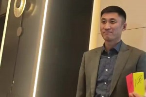 球迷偶遇马宁，问马宁还能去美加墨吗？马宁：正在争取