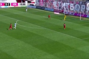 乌克兰联赛抽象的十秒钟，看了几遍才看出来谁攻谁守