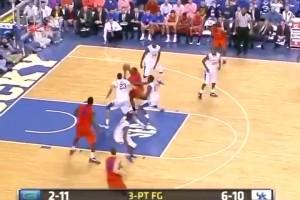 看看浓眉当年在肯塔基大学时的炸裂表现，真是瞎眼都可见的天赋