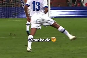 炸裂！重温斯坦科维奇不停球中圈吊门，身后麦孔同步射门