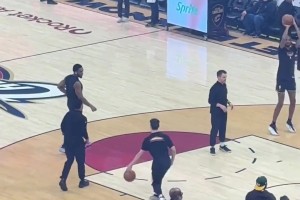 米切尔尝试练习哈登的后撤步，这动作看着不协调啊