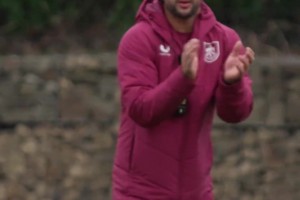 为退役铺路：集三大名帅理念于一身，沃克开启欧足联B级教练课