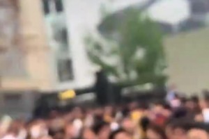 笑死！老詹去年中国行，一詹密竟大喊：现场有没有詹黑？